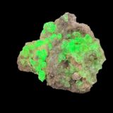 ハイアライト（玉滴石）強い蛍光を示す鉱物